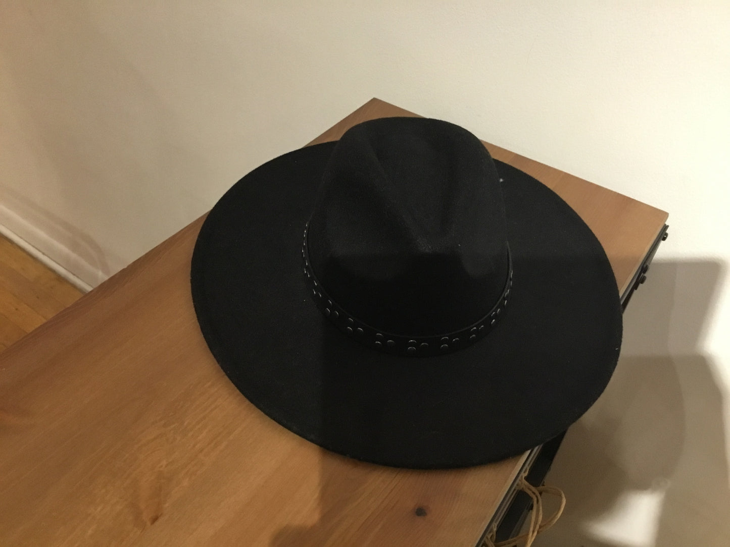 Black cowgirl hat